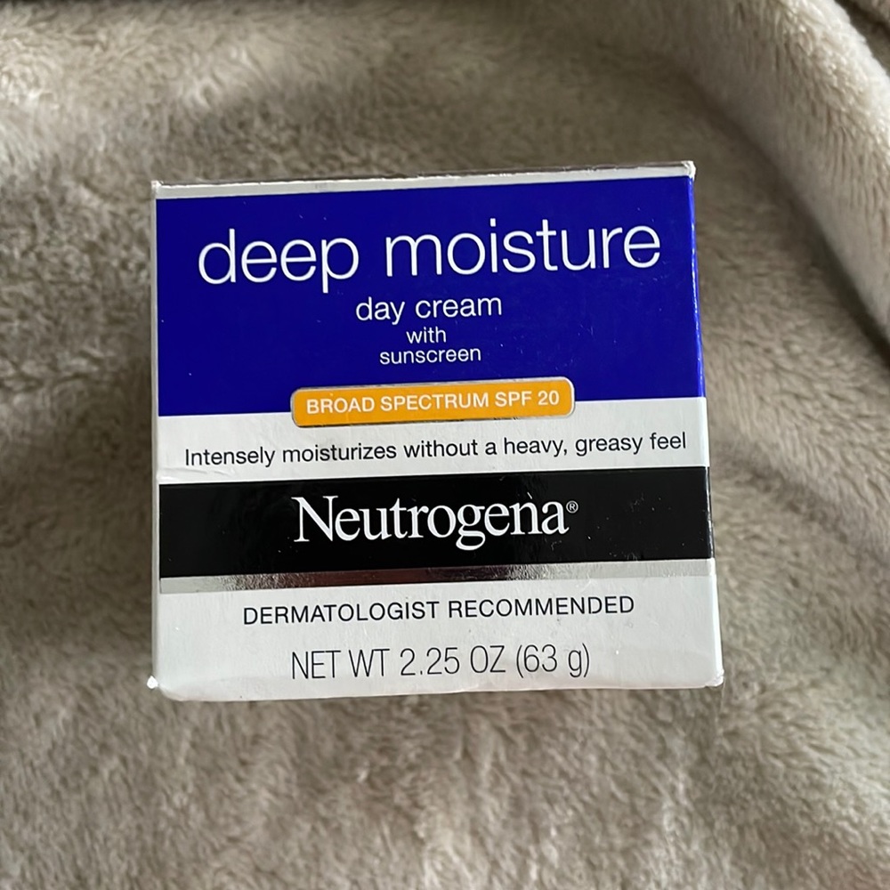 Deep moisture day cream with sun screen